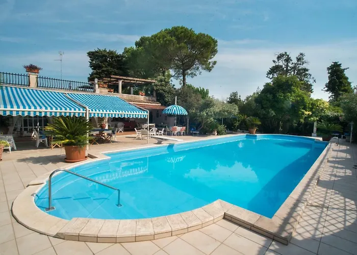 公寓 Con Piscina In