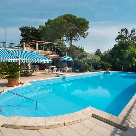 Apartment Con Piscina In